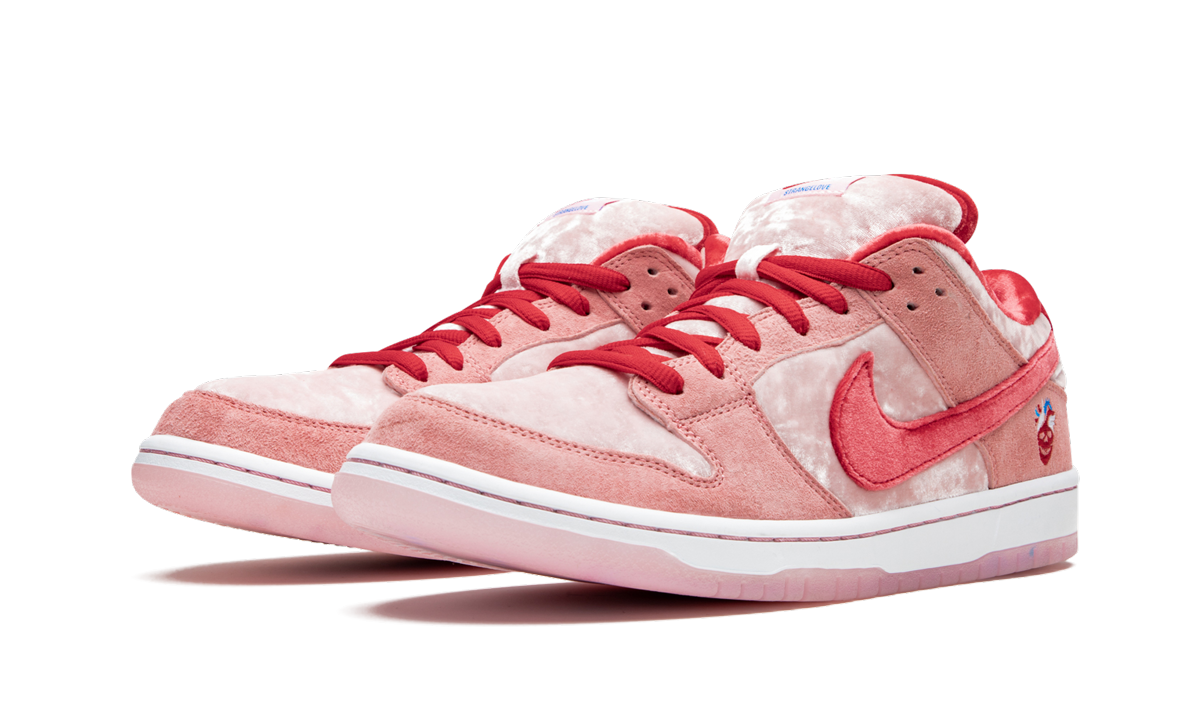 Nike SB Dunk Low Strangelove Skateboards (Special Box)