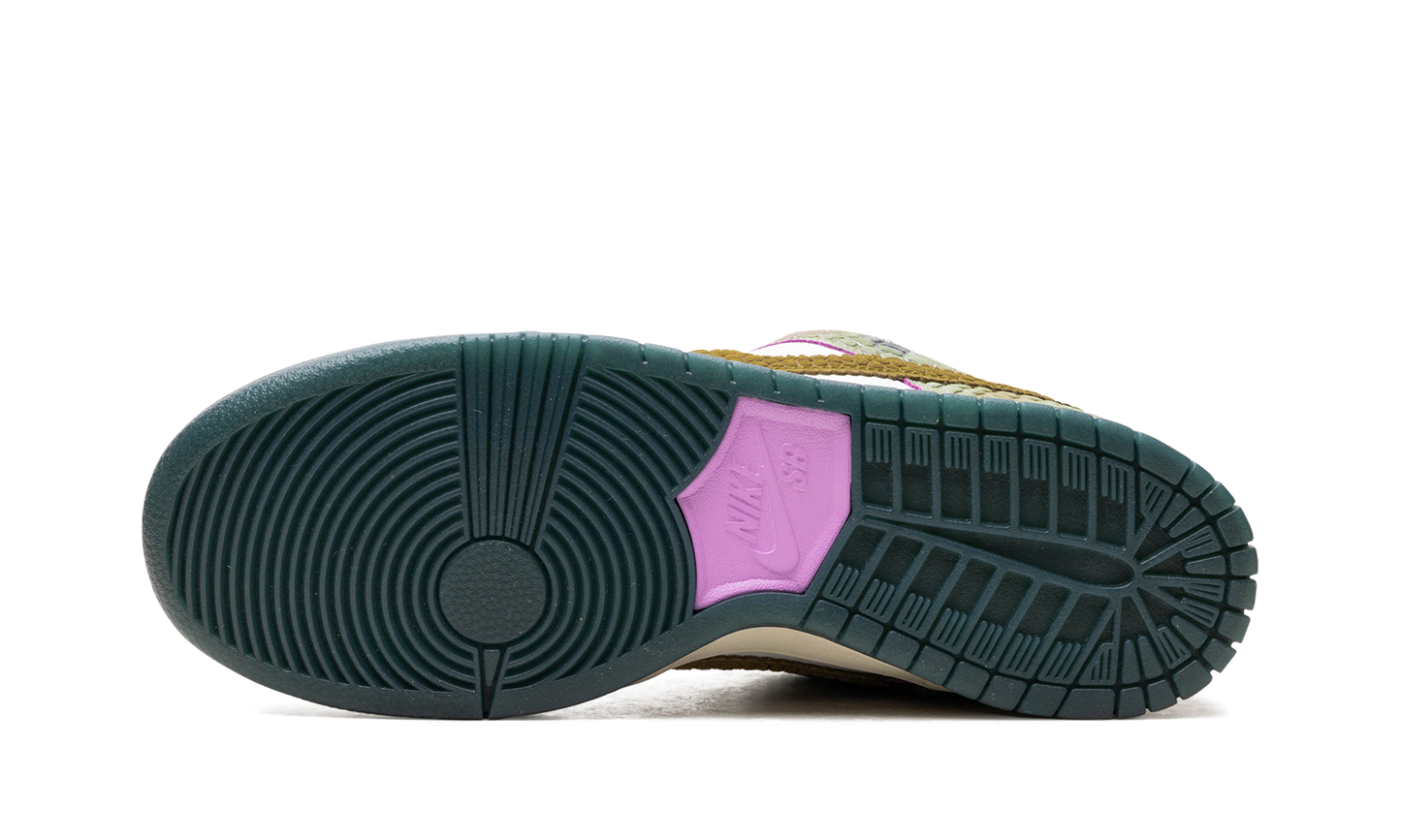Nike SB Dunk Low Alexis Sablone Chameleon